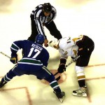 Canucks Kesler and Ducks Getzlaf line up for face off. Image courtesy of Wikimedia Commons.