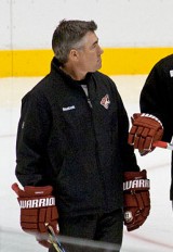 Phoenix Coyotes head coach Dave Tippett. Image courtesy of Wikimedia Commons.