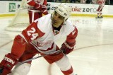 Hall of Famer Chris Chelios with the Detroit Red Wings. Image courtesy of Wikimedia Commons.