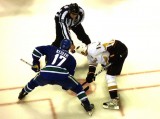 Canucks Kesler and Ducks Getzlaf line up for face off. Image courtesy of Wikimedia Commons.